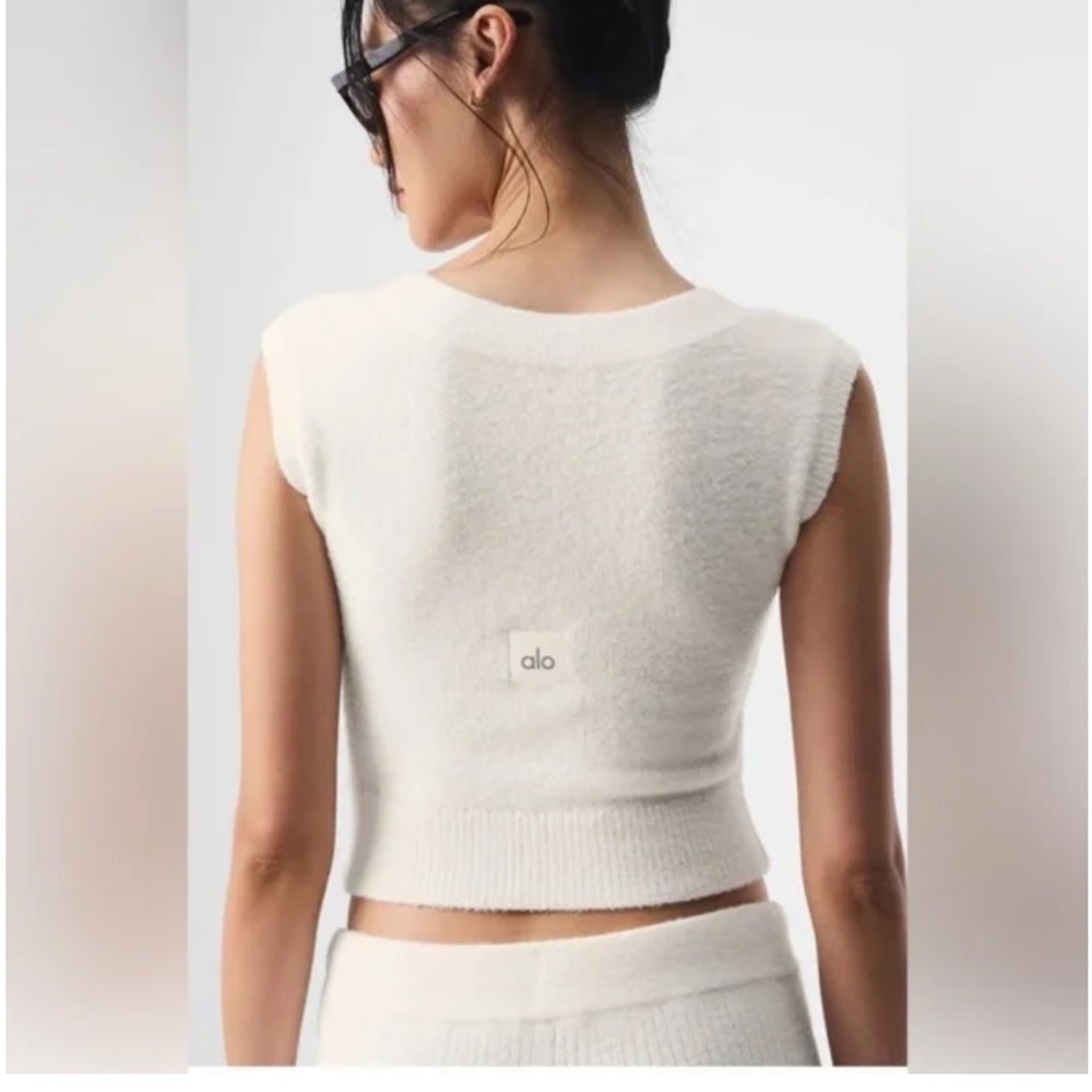 Alo Snuggle up Sweater Short Sleeve Size Small Ivory body skimming crop fit - Picture 2 of 8